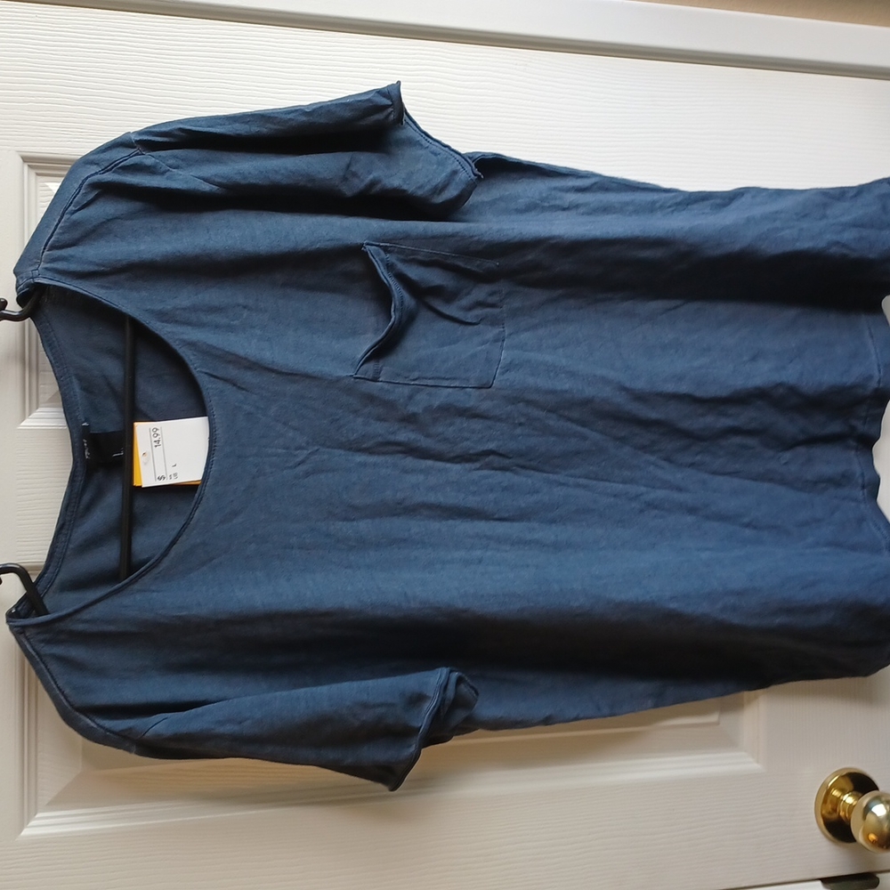 H&M blue crewneck t-shirt size Large